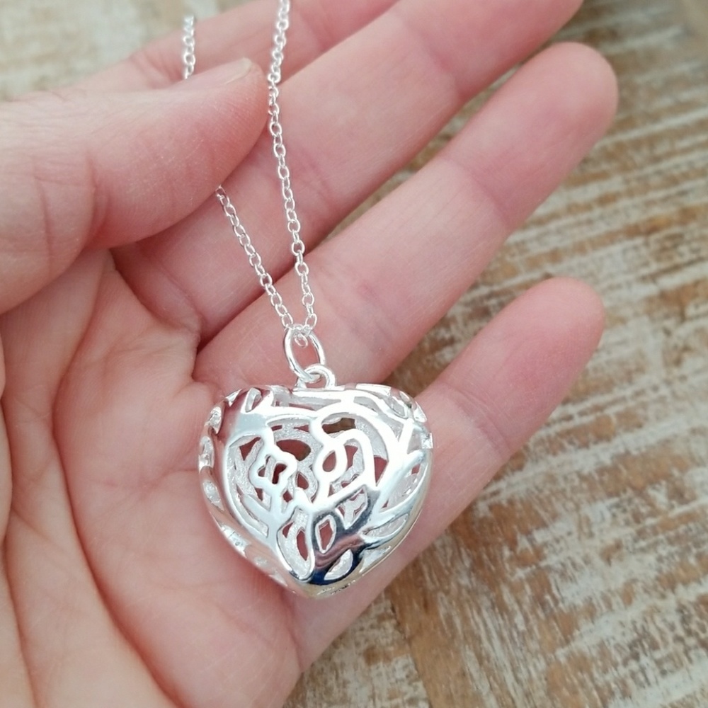 🎀💥AMAZING🌻💝 Silver Heart Set Earrings Necklace - Picture 3 of 3